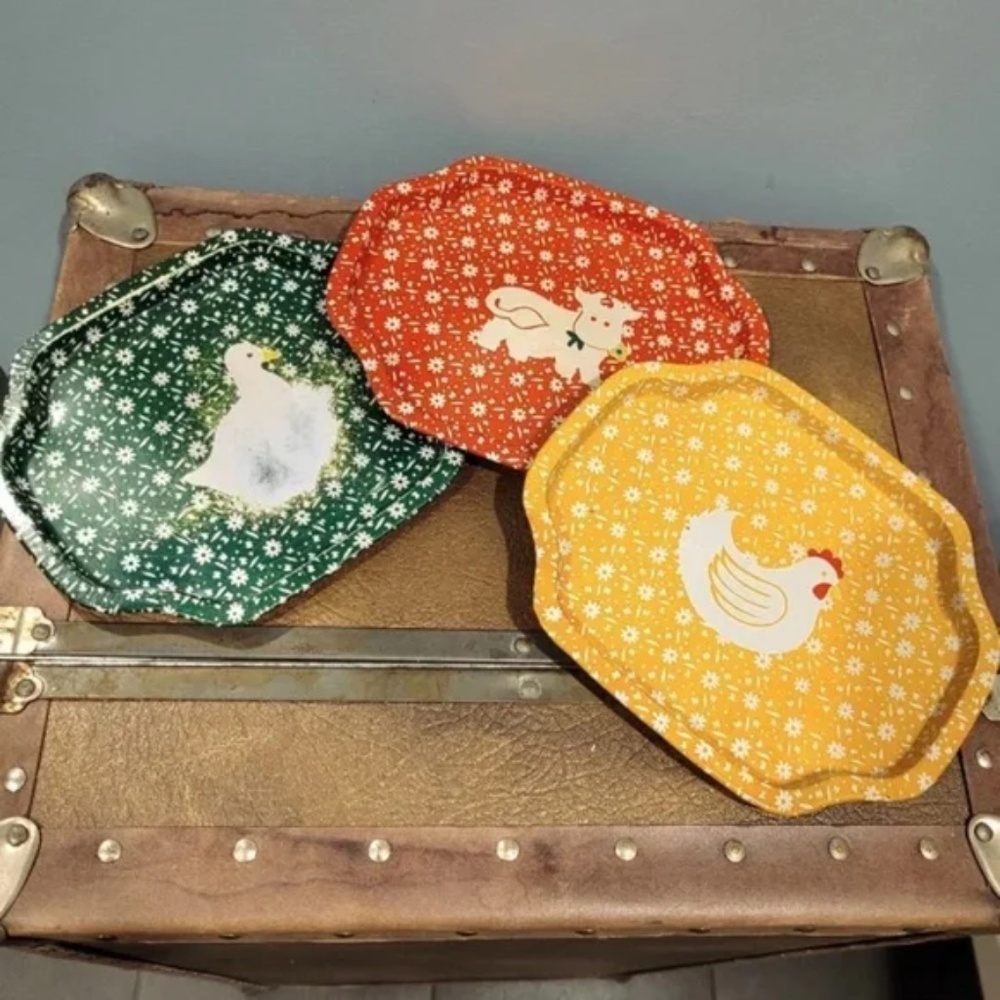 Vintage Farmhouse Country Tin Trays